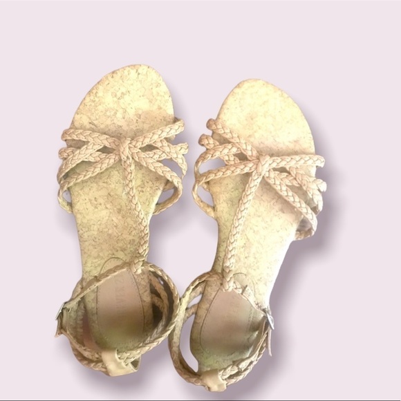 𝅺FOREVER 21 Women’s Size 7.5 Tan Flat Strappy Sandals - Picture 1 of 4